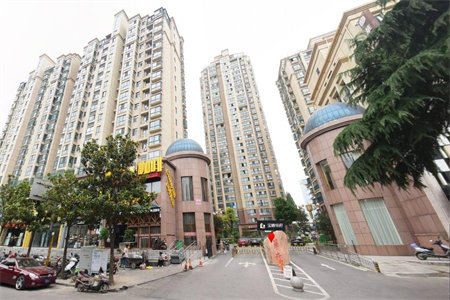 明湖中学附近杭州花园精装3室2厅1卫集体供暖停车方便